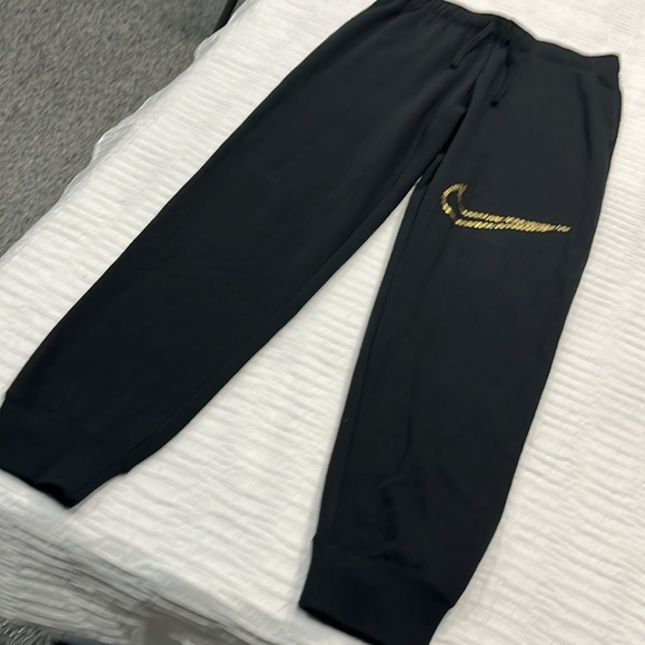 Nike jogger pants women’s small joggersrs Nike nwot - Picture 4 of 9